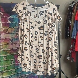 Jade by Jane animal print short sleeve blouse. Size XL